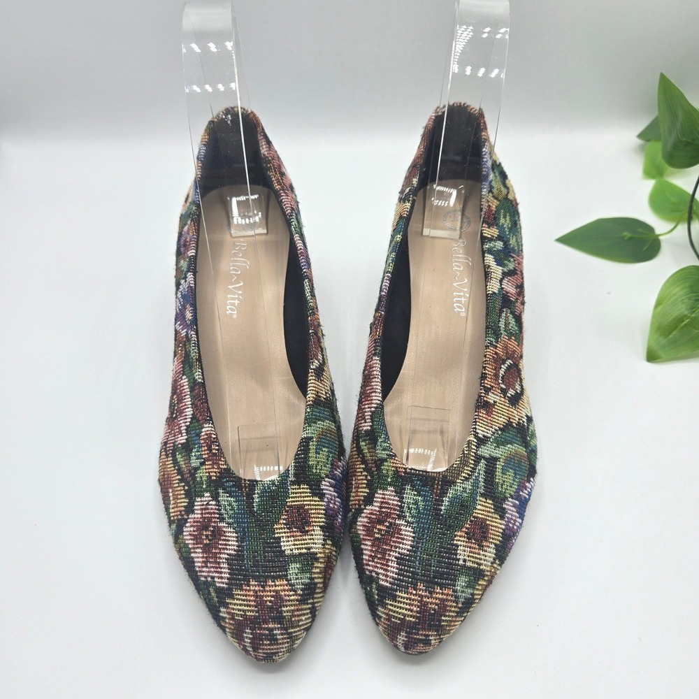 NEW Bella Vita Floral Tapestry Block Heel Pumps WMS 7WW Scooped Vamp Opening